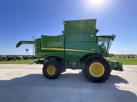 Image of John Deere S780 equipment image 1