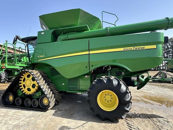 Image of John Deere S780 equipment image 4