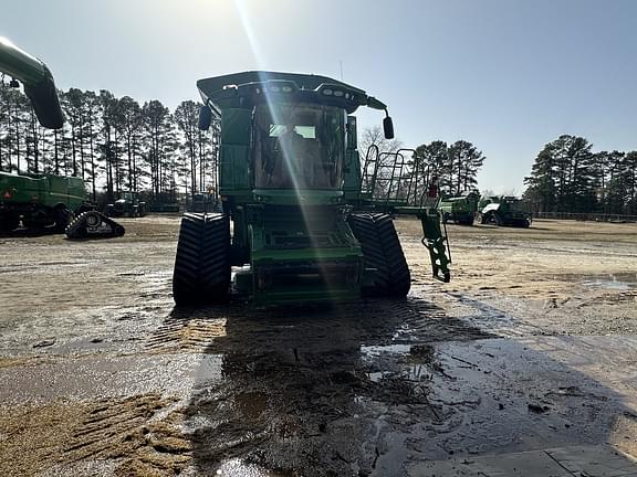 Image of John Deere S780 equipment image 1