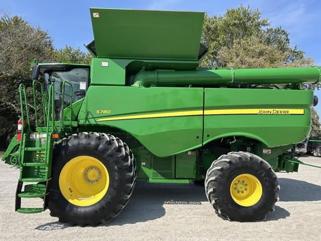 Image of John Deere S780 equipment image 2