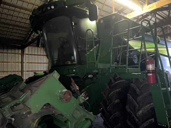 Image of John Deere S780 equipment image 2