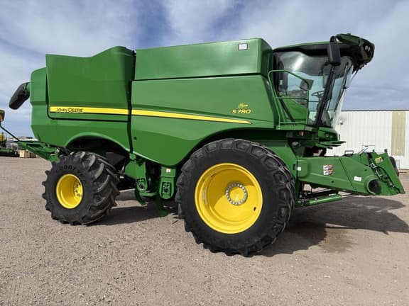 Image of John Deere S780 equipment image 1