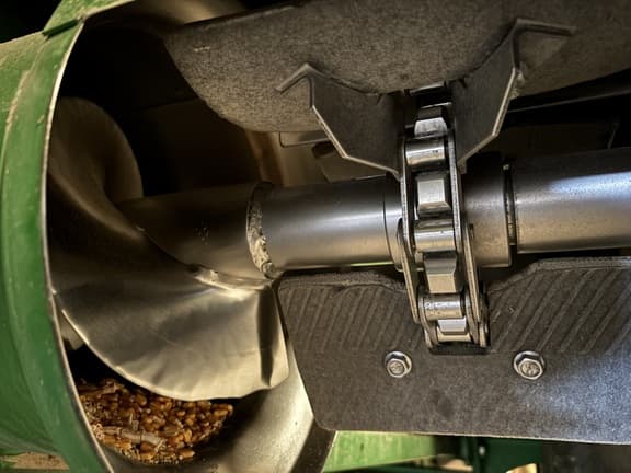 Image of John Deere S780 equipment image 4