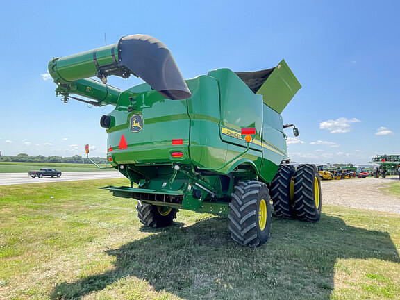 Image of John Deere S780 equipment image 4