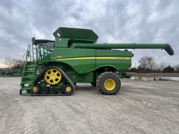 Image of John Deere S780 equipment image 1