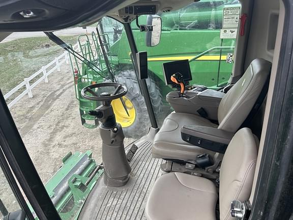 Image of John Deere S780 equipment image 4