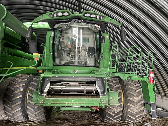 Image of John Deere S780 equipment image 1