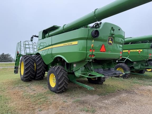 Image of John Deere S780 equipment image 2