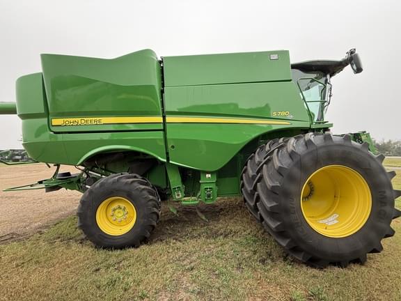 Image of John Deere S780 equipment image 1