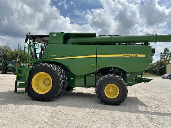 Image of John Deere S780 equipment image 2