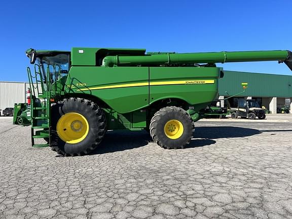 Image of John Deere S780 equipment image 1