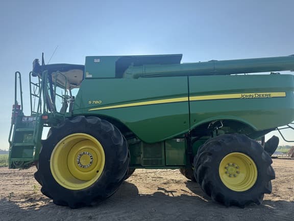 Image of John Deere S780 equipment image 2