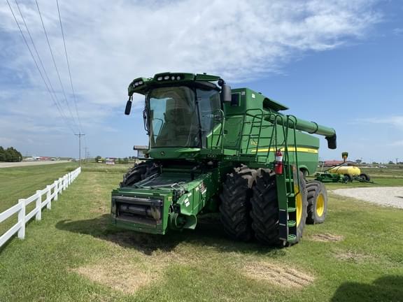 Image of John Deere S780 equipment image 1