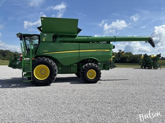 Image of John Deere S780 equipment image 2