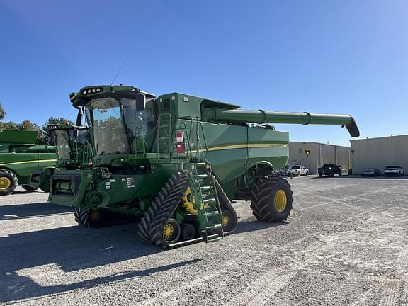 Image of John Deere S780 equipment image 2