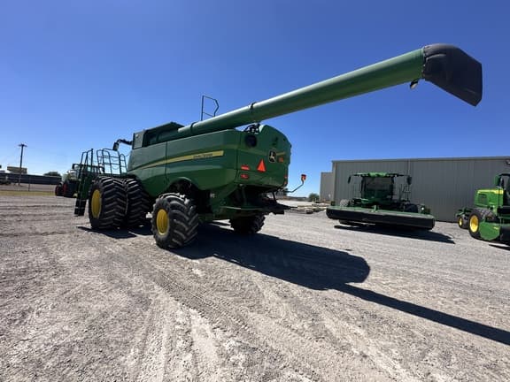 Image of John Deere S780 equipment image 2