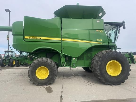 Image of John Deere S780 equipment image 4