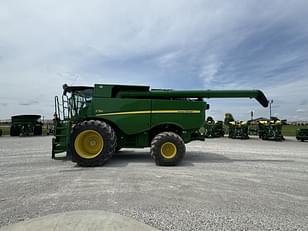 Main image John Deere S780 11