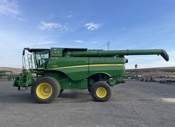 Image of John Deere S780 equipment image 1