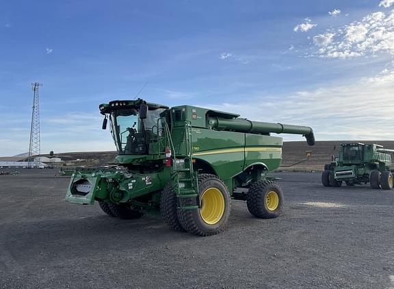 Image of John Deere S780 equipment image 1