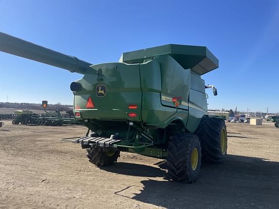 Image of John Deere S780 equipment image 4