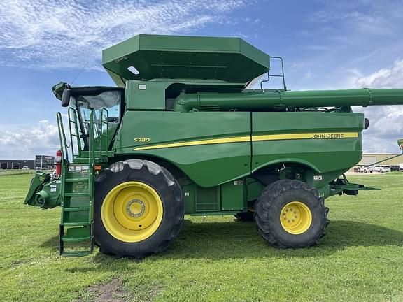 Image of John Deere S780 equipment image 1