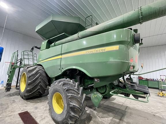 Image of John Deere S780 equipment image 1