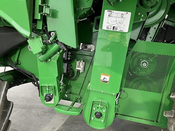 Image of John Deere S780 equipment image 4