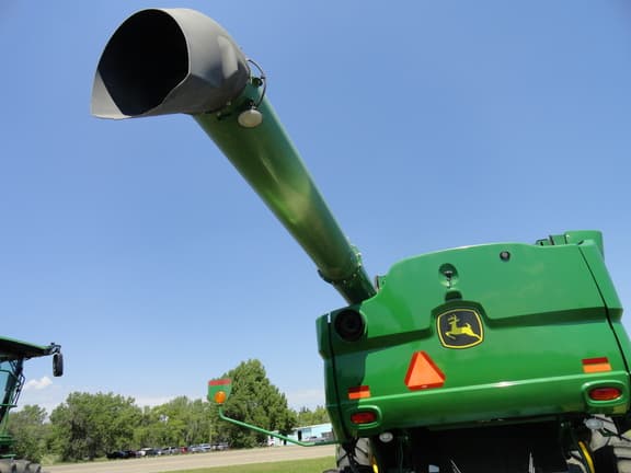 Image of John Deere S780 equipment image 4