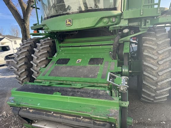 Image of John Deere S780 equipment image 1