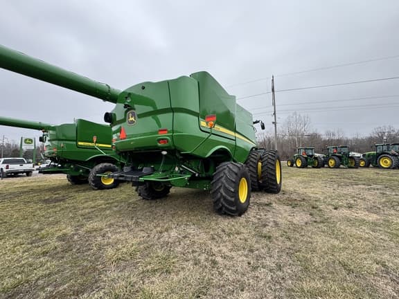 Image of John Deere S780 equipment image 1