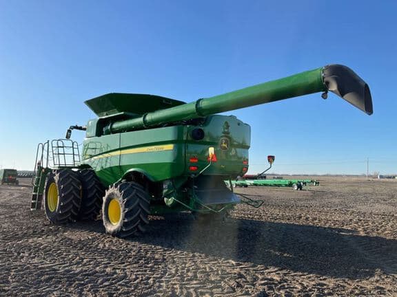 Image of John Deere S780 equipment image 2