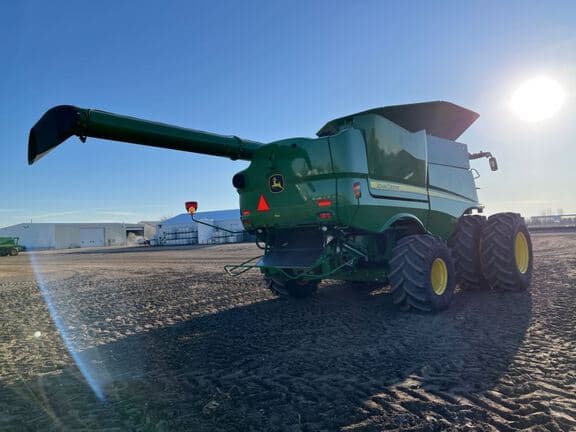 Image of John Deere S780 equipment image 4