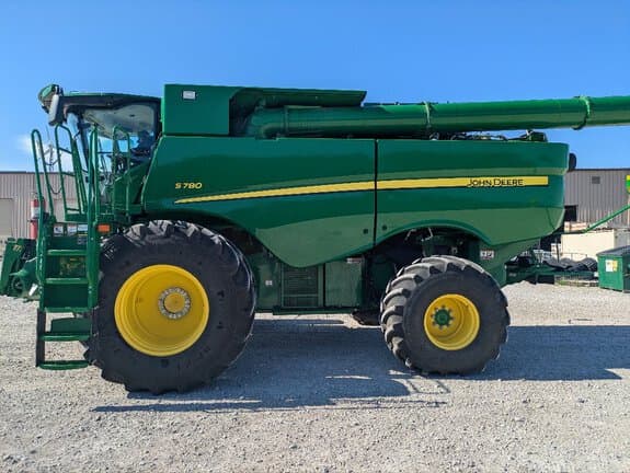 Image of John Deere S780 equipment image 3