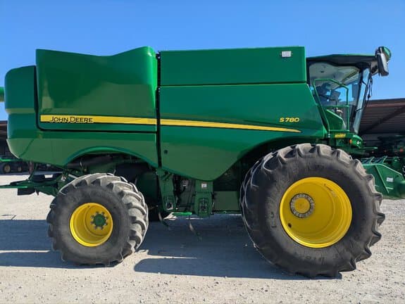 Image of John Deere S780 equipment image 4