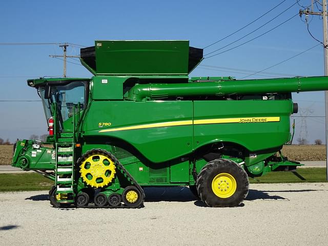 Image of John Deere S780 equipment image 1