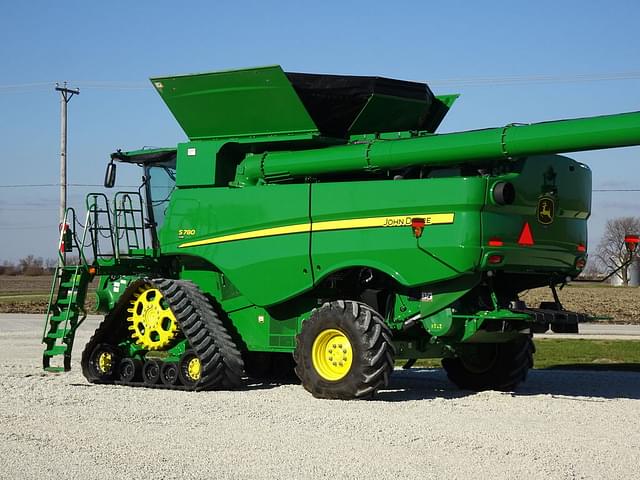 Image of John Deere S780 equipment image 1