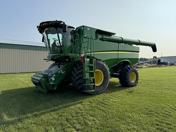 Image of John Deere S780 equipment image 1