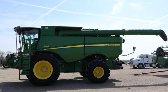 Image of John Deere S780 equipment image 2