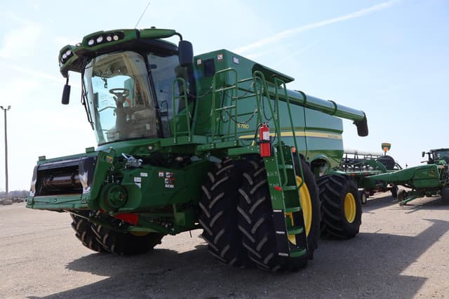 Image of John Deere S780 equipment image 1