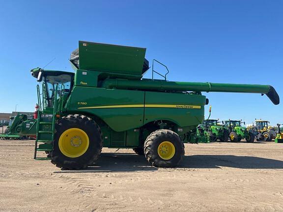 Image of John Deere S780 equipment image 1