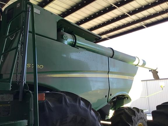 Image of John Deere S780 equipment image 1