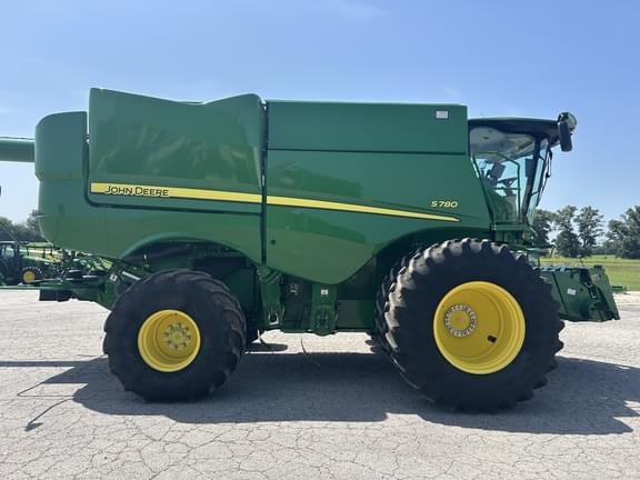 Image of John Deere S780 equipment image 4