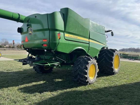 Image of John Deere S780 equipment image 4