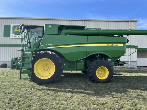 Image of John Deere S780 equipment image 1