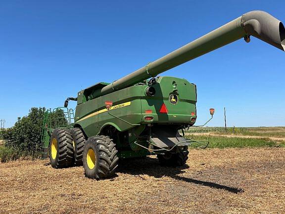 Image of John Deere S780 equipment image 1