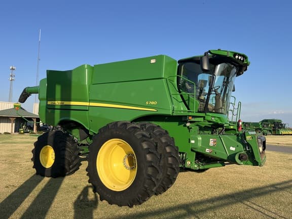 Image of John Deere S780 equipment image 1