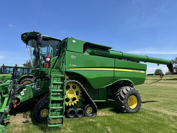 Image of John Deere S780 equipment image 2