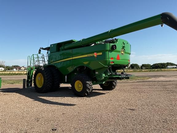 Image of John Deere S780 equipment image 1