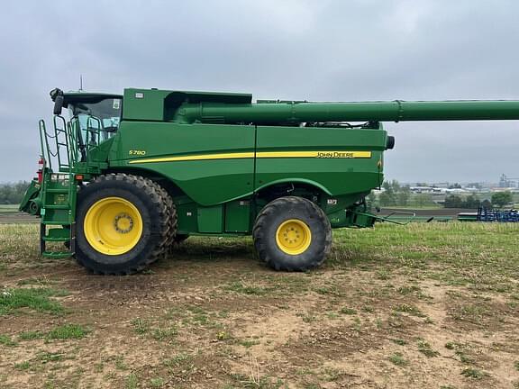 Image of John Deere S780 equipment image 1
